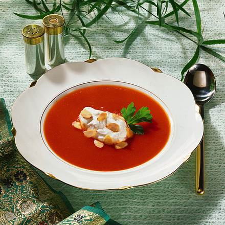 Tomatensuppe mit Sahnehaube Rezept Tomatensuppe mit Sahnehaube Rezept