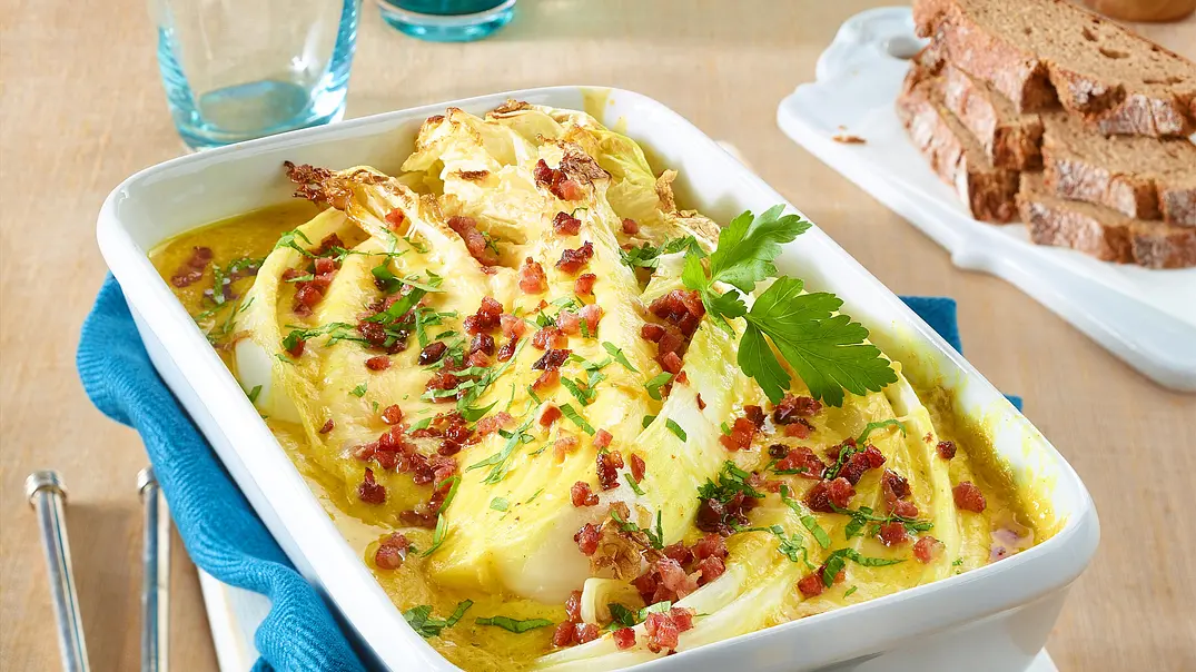 Chinakohl-Rezepte: Gratinierte Chinakohl-Spalten - Foto: LECKER @ Bauer Media Group Chinakohl-Rezepte: Gratinierte Chinakohl-Spalten - Foto: LECKER @ Bauer Media Group