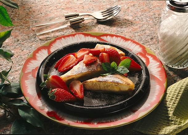 Topfen-Palatschinken mit Erdbeeren Rezept Topfen-Palatschinken mit Erdbeeren Rezept