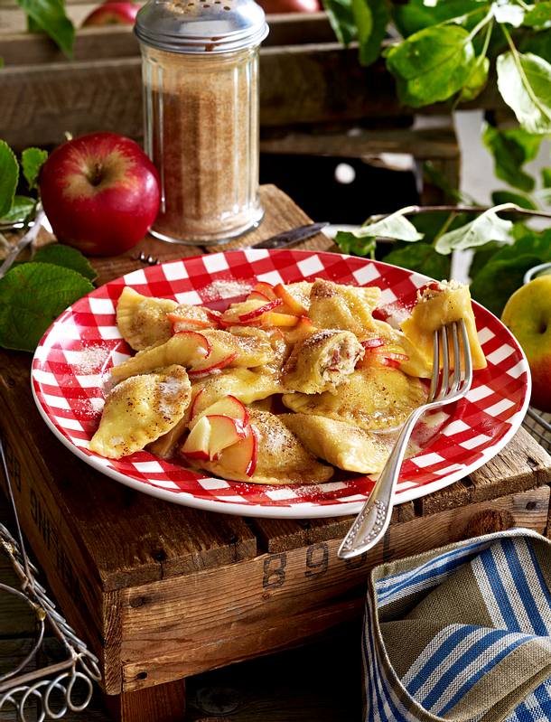 Topfen-Schlutzkrapfen mit Äpfeln Rezept | LECKER