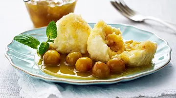 Topfenknödel mit Mirabellenfüllung und Mirabellenkompott Rezept - Foto: LECKER @ Bauer Media Group Topfenknödel mit Mirabellenfüllung und Mirabellenkompott Rezept - Foto: LECKER @ Bauer Media Group