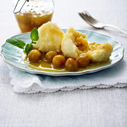 Topfenknödel mit Mirabellenfüllung und Mirabellenkompott Rezept