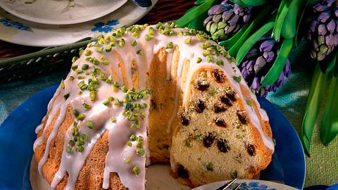 Topfkuchen mit Rosinen und Pistazien Rezept - Foto: Maass