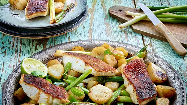 Topinambur-Gemüse mit Zanderfilet Rezept - Foto: LECKER @ Bauer Media Group Topinambur-Gemüse mit Zanderfilet Rezept - Foto: LECKER @ Bauer Media Group