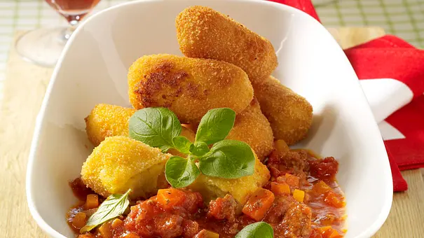 Topinambur-Kroketten mit Bolognese-Soße Rezept - Foto: LECKER @ Bauer Media Group Topinambur-Kroketten mit Bolognese-Soße Rezept - Foto: LECKER @ Bauer Media Group