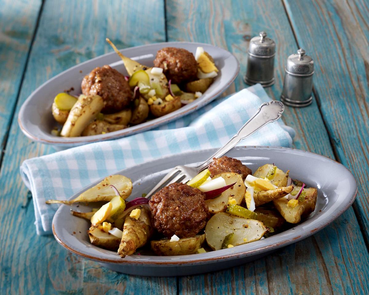 Topinambur-Salat in Senfvinaigrette zu Frikadellen Rezept