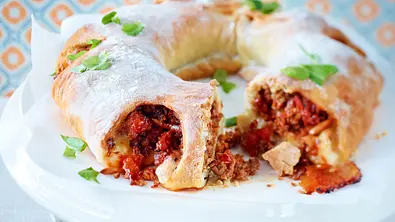 Tortano mit Tomatenhack und Mozzarella Rezept - Foto: LECKER @ Bauer Media Group