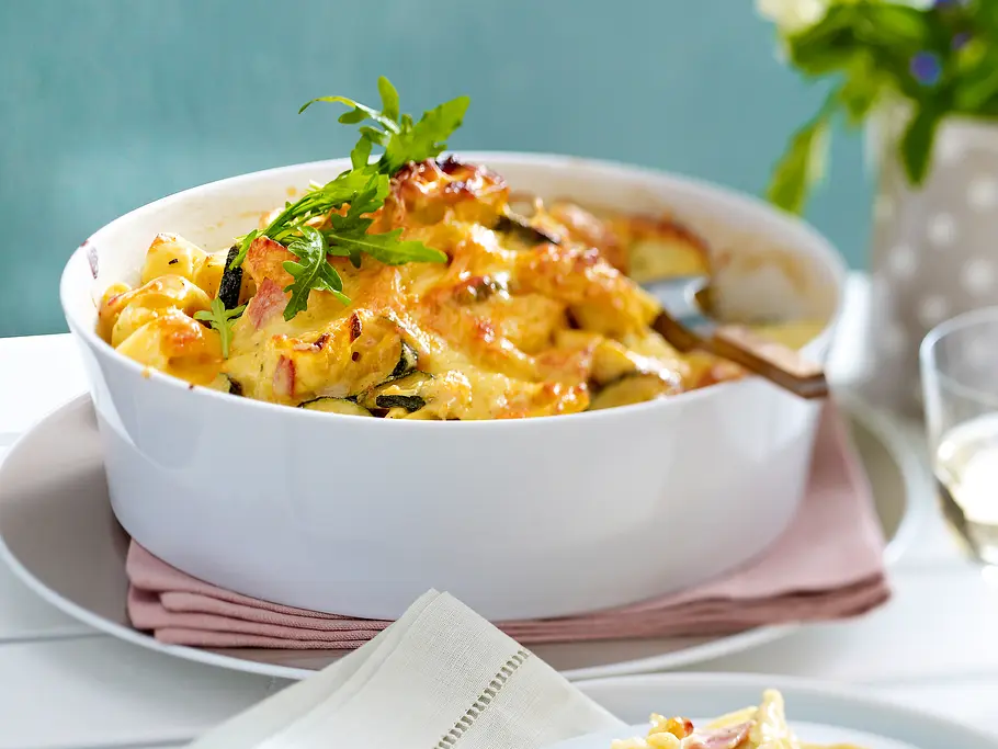 Tortellini-Auflauf mit Schinken-Sahne-Soße Rezept Tortellini-Auflauf mit Schinken-Sahne-Soße Rezept