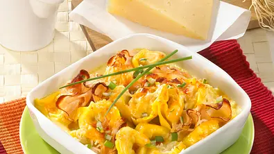 Tortellini-Carbonara-Auflauf Rezept - Foto: LECKER @ Bauer Media Group