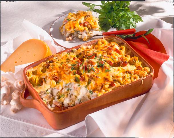 Tortellini-Erbsen-Auflauf mit Champignons und Schinken Rezept