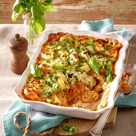 Tortellini-Gratin mit grüner Paprika und Mais Rezept Tortellini-Gratin mit grüner Paprika und Mais Rezept