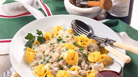 Tortellini in Käse-Hack-Soße Rezept - Foto: House of Food / Bauer Food Experts KG