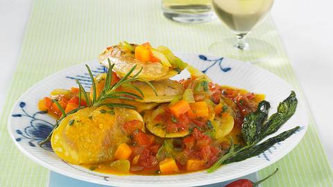 Tortellini in pikanter Tomatensoße Rezept - Foto: Pretscher, Tillmann