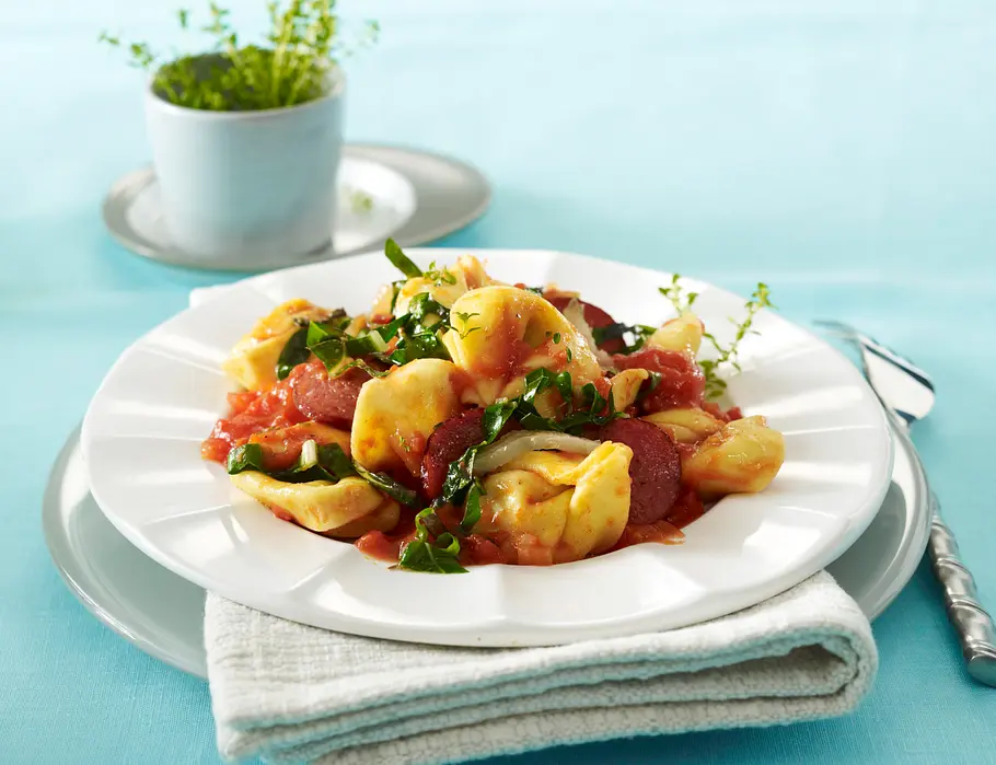 Tortellini mit Mangold und Cabanossi in Tomatensoße Rezept Tortellini mit Mangold und Cabanossi in Tomatensoße Rezept