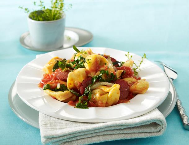 Tortellini mit Mangold und Cabanossi in Tomatensoße Rezept Tortellini mit Mangold und Cabanossi in Tomatensoße Rezept