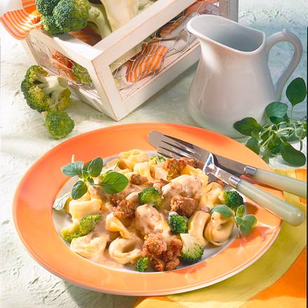 Tortellini mit Mett-Rahmsoße Rezept Tortellini mit Mett-Rahmsoße Rezept