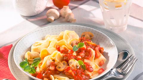 Tortellini mit Tomaten-Pilzsoße (Diabetiker) Rezept - Foto: Maass