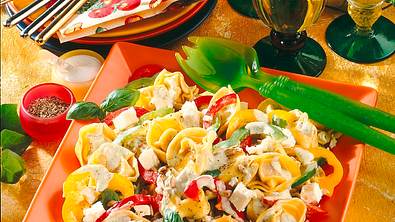Tortellini-Salat Rezept - Foto: LECKER @ Bauer Media Group