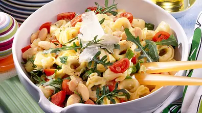 Tortellini-Salat mit Rucola Rezept - Foto: LECKER @ Bauer Media Group
