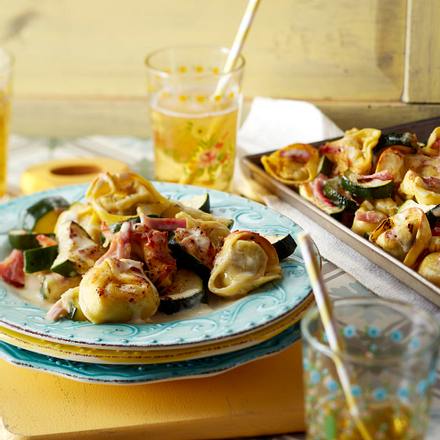 Tortellini vom Blech mit Schinken und Zucchini ("Saunudeln") Rezept