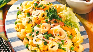 Tortellinisalat Rezept - Foto: LECKER @ Bauer Media Group