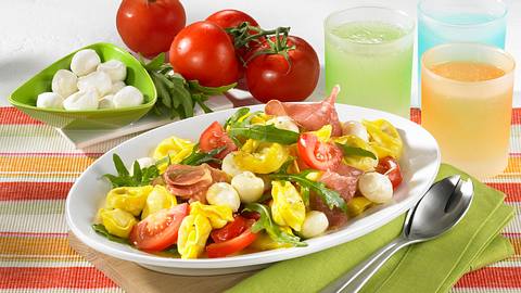 Tortellinisalat mit Parmaschinken Rezept - Foto: House of Food / Bauer Food Experts KG