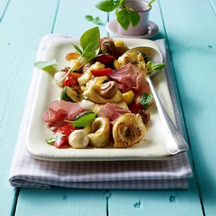 Tortelloni-Antipasti-Salatputzen, waschen Rezept Tortelloni-Antipasti-Salatputzen, waschen Rezept