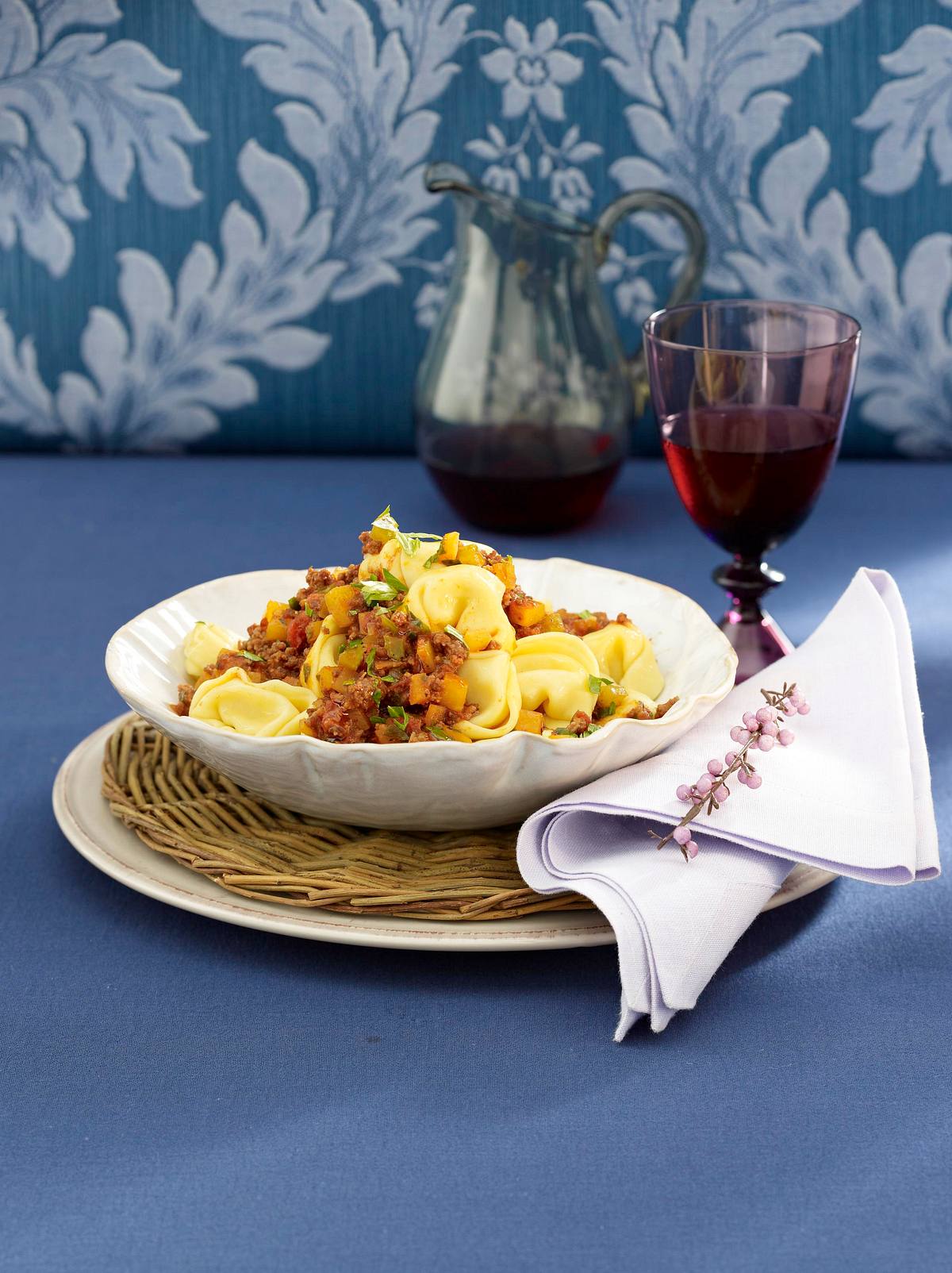 Tortelloni mit Steckrüben-Bolognese Rezept