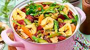 Tortelloni-One-Pot mit Spargel und Kabanossi Rezept - Foto: House of Food / Bauer Food Experts KG