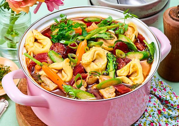 Tortelloni-One-Pot mit Spargel und Kabanossi Rezept