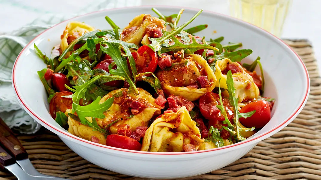Tortelloni-Salat Rezept - Foto: LECKER @ Bauer Media Group