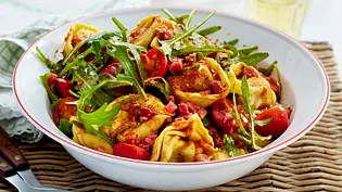 Tortelloni-Salat Rezept - Foto: LECKER @ Bauer Media Group