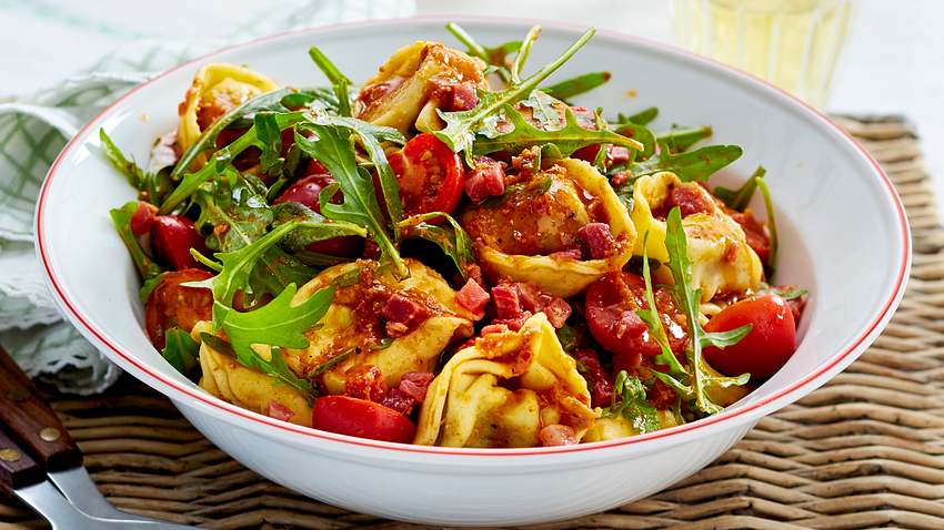 Tortelloni-Salat Rezept - Foto: House of Food / Bauer Food Experts KG