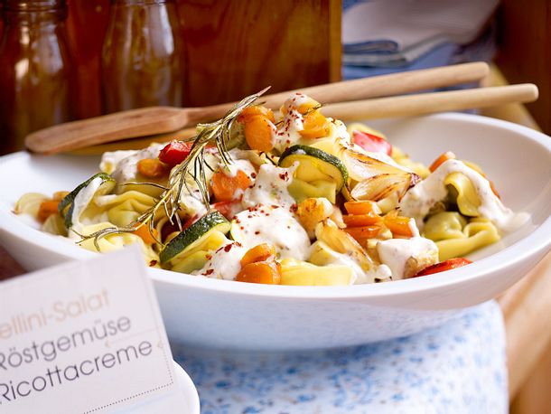 Tortelloni-Salat mit Röstgemüse Rezept Tortelloni-Salat mit Röstgemüse Rezept