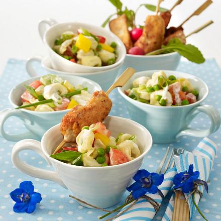 Tortelloni-Salat zu Schnitzel-Spießen Rezept