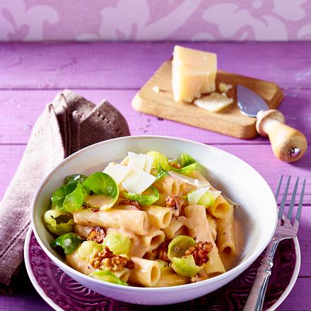 Tortiglioni an Walnuss-Rosenkohl-Soße Rezept Tortiglioni an Walnuss-Rosenkohl-Soße Rezept
