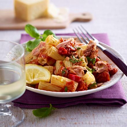 Tortiglioni mit Thunfischsoße Rezept