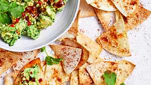 Tortilla-Ecken mit Spicy Guacamole - Foto: Image Professionals