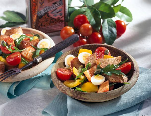 Toskanischer Brotsalat mit Wachteleiern Rezept Toskanischer Brotsalat mit Wachteleiern Rezept