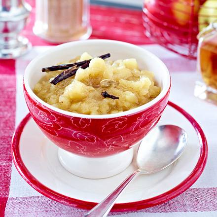 Traditionell britische Apfelsoße mit Gewürzen und Calvados Rezept