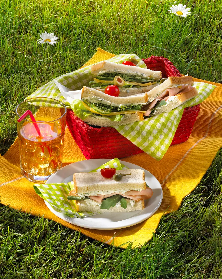 Tramezzini mit Käse und Mortadella Rezept Tramezzini mit Käse und Mortadella Rezept