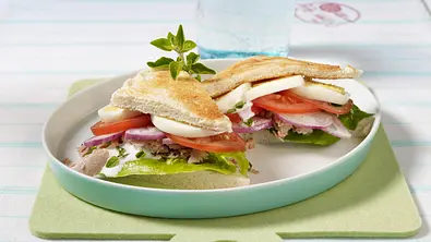 Tramezzini mit Thunfisch, Ei und Tomate Rezept - Foto: LECKER @ Bauer Media Group