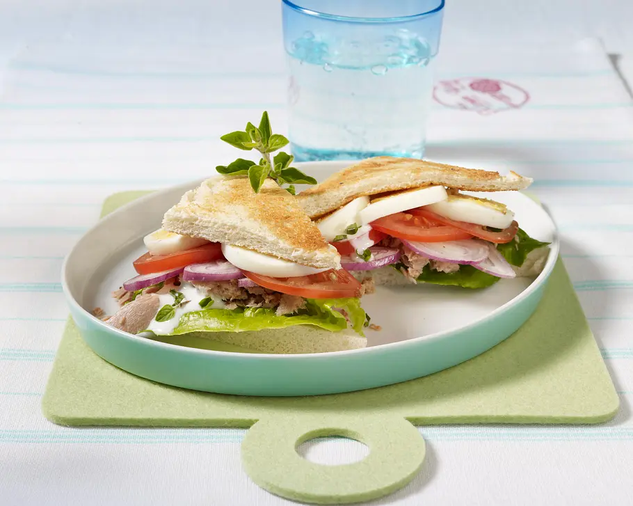 Tramezzini mit Thunfisch, Ei und Tomate Rezept