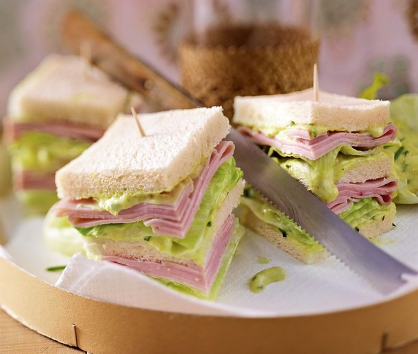Tramezzini-Türmchen mit Roséschinken Rezept Tramezzini-Türmchen mit Roséschinken Rezept