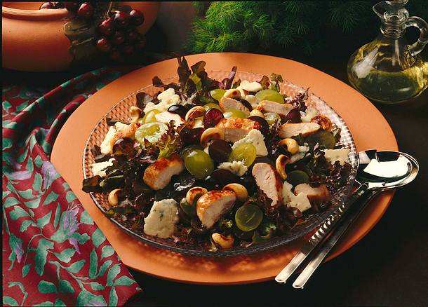 Traubensalat mit Käse und Hähnchenfilet Rezept Traubensalat mit Käse und Hähnchenfilet Rezept