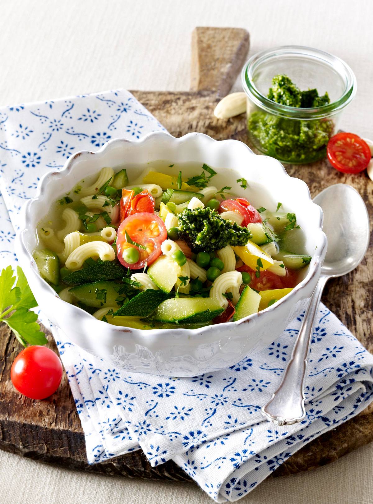 Trennkost-Schlanksuppe mit Tomate und Pesto Rezept