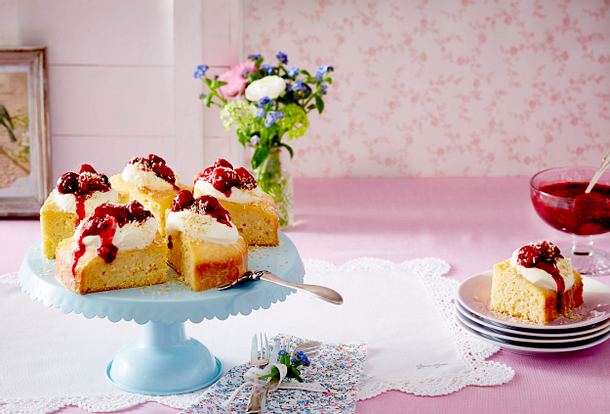Tres-leche-Kuchen mit Beeren Rezept Tres-leche-Kuchen mit Beeren Rezept