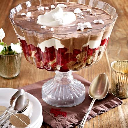 Trifle aus Schoko-Mousse, Stollen, Sahne, Spekulatiusbröseln und Kirschkompott Rezept