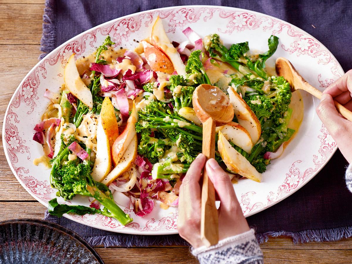 Trio aus Brokkolini, Chicorée und Birne Rezept