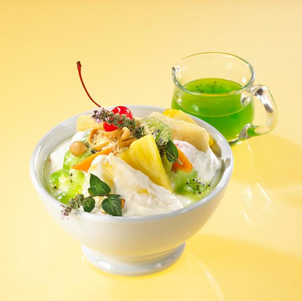 Tropischer Obst-Quarksalat mit Erdnüssen Rezept Tropischer Obst-Quarksalat mit Erdnüssen Rezept